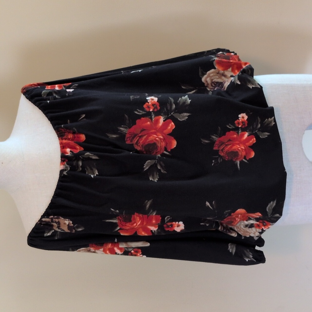 Size Large Veronica M Black And Red Floral Top
